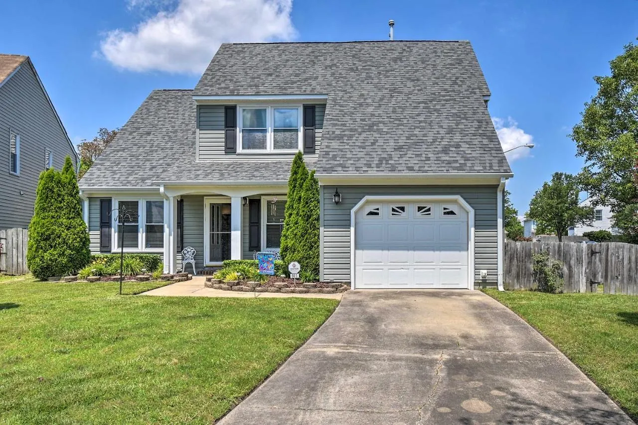 Virginia Beach Family House Less Than 1 Mi To Golf Club!