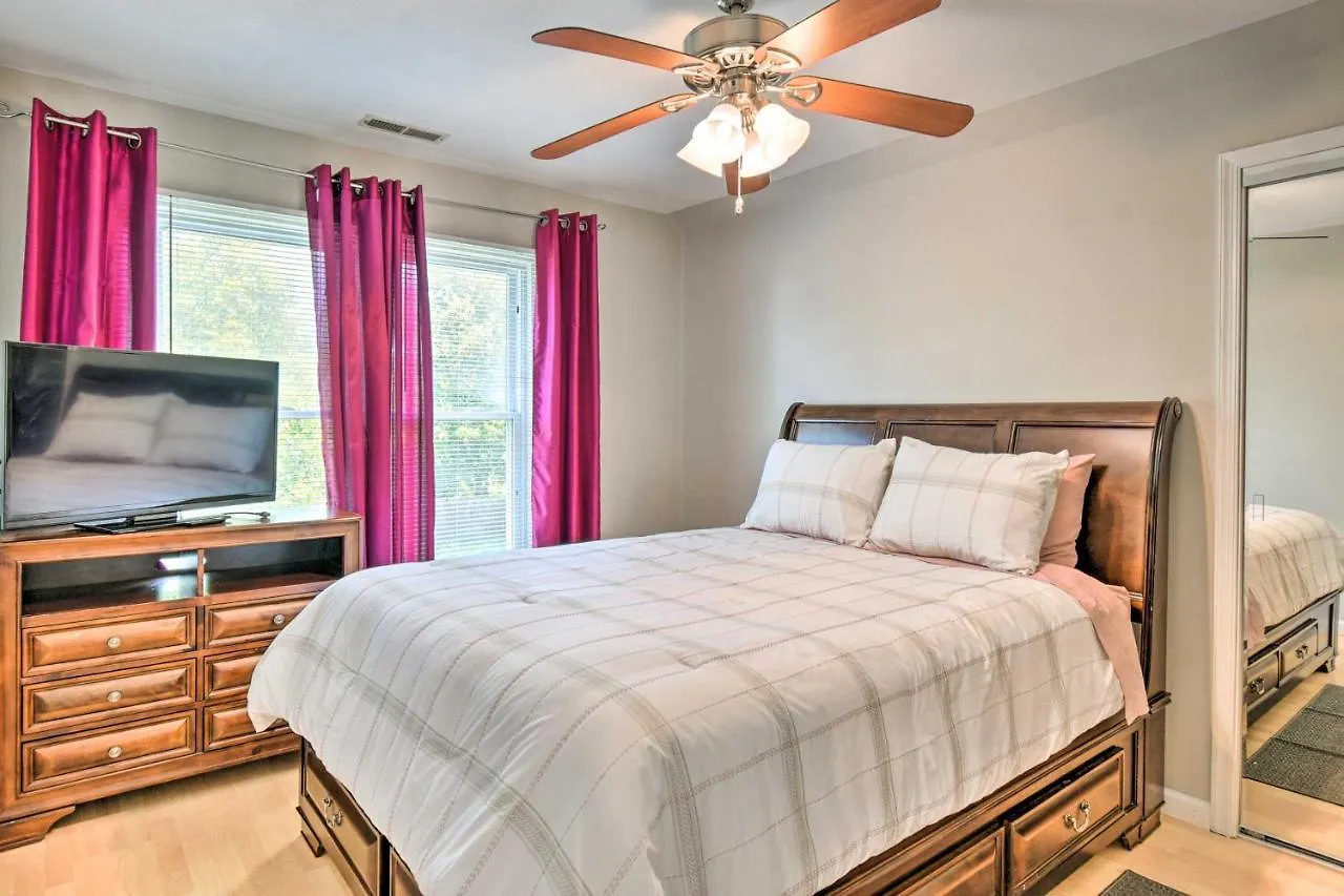 Virginia Beach Family House Less Than 1 Mi To Golf Club!