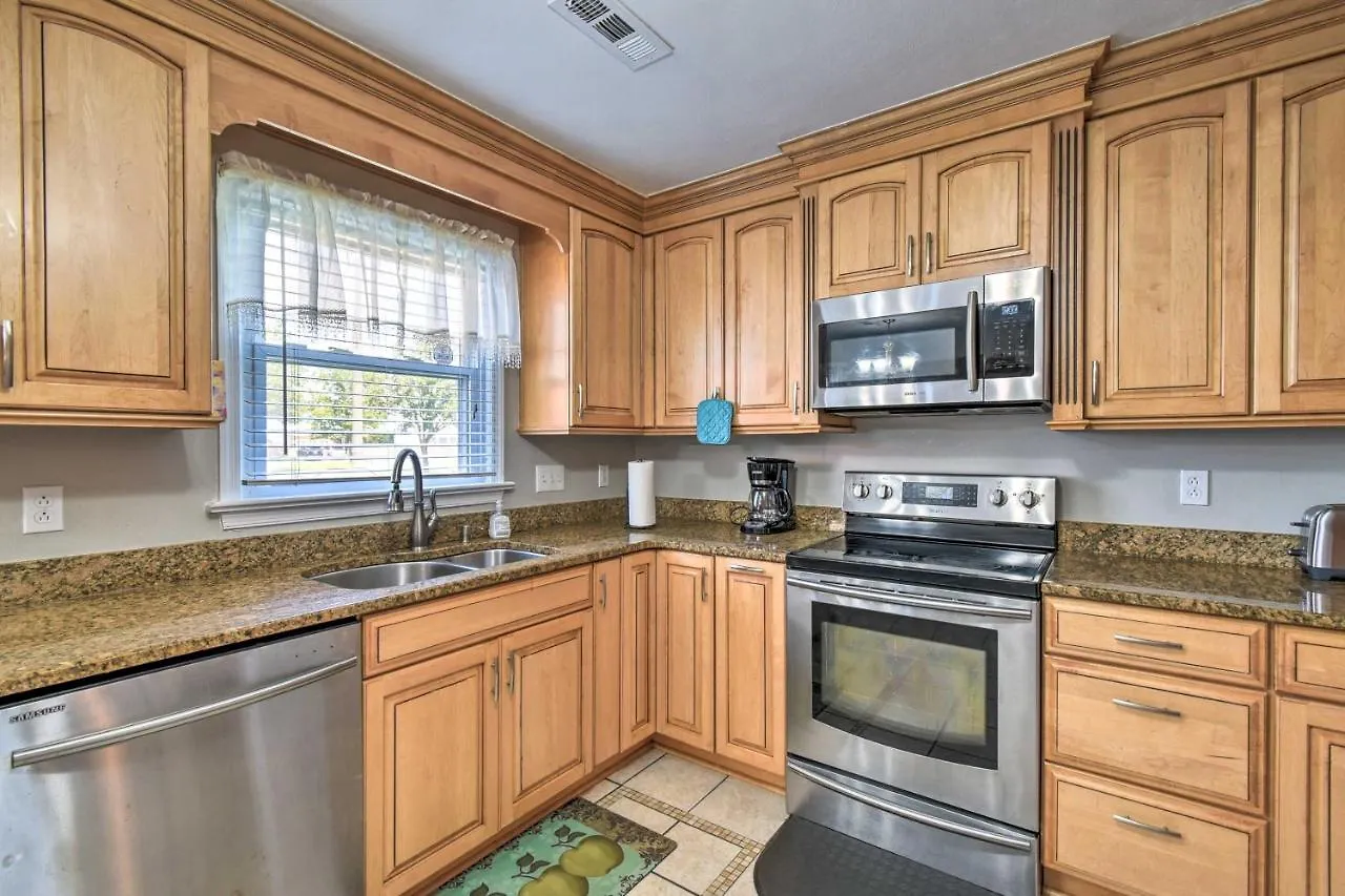Virginia Beach Family House Less Than 1 Mi To Golf Club! 0*, Virginia Beach